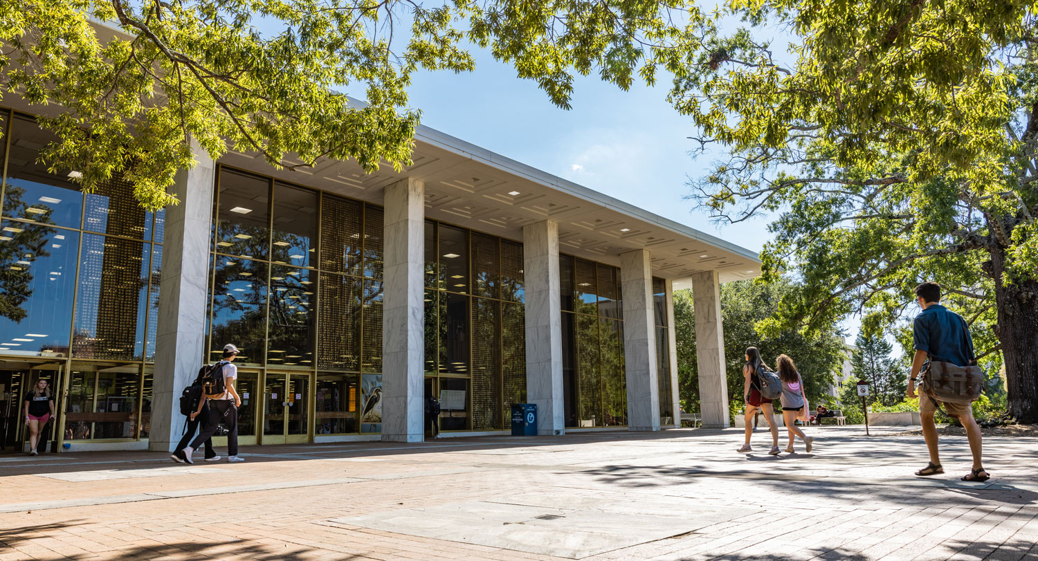 Students enter the front doors of Thomas Cooper Library.