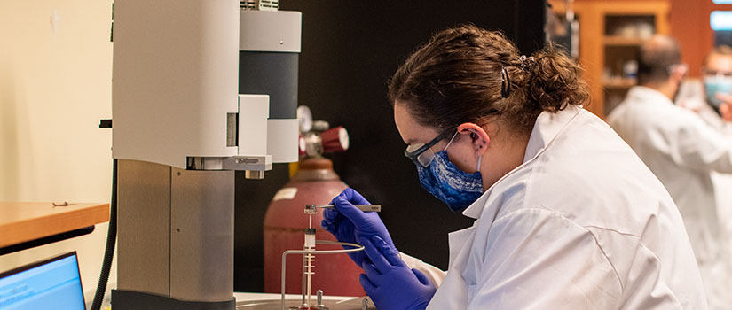 CEC student working on research at the General Atomics Center