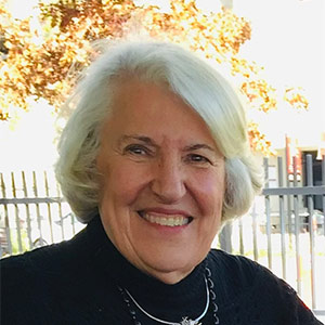 outdoor head and shoulders photo of Marilyn Sonnenberg